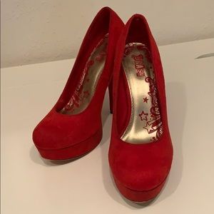 🔹BRASH Faux Suede Diva Komet Red Pumps